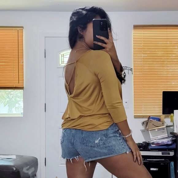 STAY GOLDEN MUSTARD TOP - Picture 2 of 16